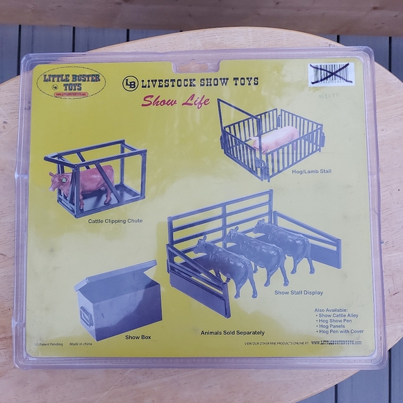 New in package Little Buster Toys Show Cattle Display - Picture 2 of 3
